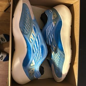 Yeezy 700 v3 Azareth Blue